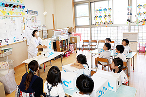 科学教室で「空気のパワー」について学びました！　ひまわり・さくら・たんぽぽ