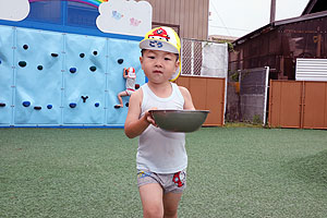 どろんこ遊び　きりん・ぱんだ