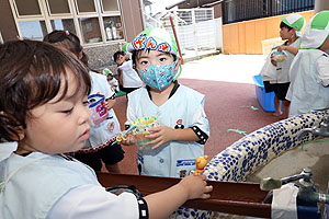 カラフル流しそうめん🍜　楽しかったね！　ことり・きりん