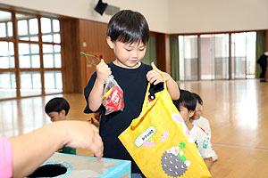 エンゼル七夕まつり　おかしのつかみどり・的当て・わなげ　年少　NO.1