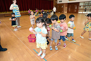 エンゼル七夕まつり　おかしのつかみどり・的当て・わなげ　年少　NO.1