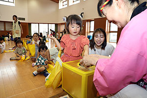 エンゼル七夕まつり　おかしのつかみどり・的当て・わなげ　年少　NO.1