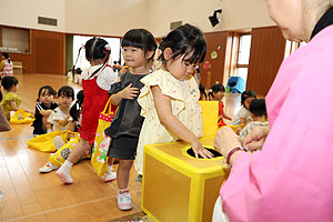 エンゼル七夕まつり　おかしのつかみどり・的当て・わなげ　年少　NO.1