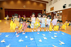 エンゼル七夕まつり　おかしのつかみどり・的当て・わなげ　年少　NO.2