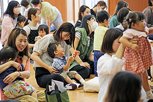 リトルエンゼル 「1歳児の親子の集い」が開かれました　