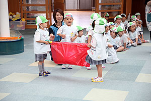 ボール運び競走　ことり・りす