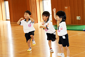 体操教室　がんばったね　　ばら