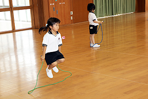 体操教室　がんばったね　　ばら