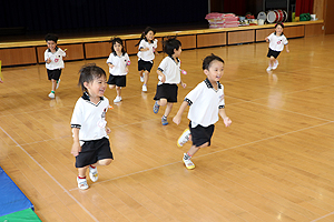 体操教室　がんばったね　　ばら