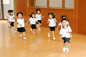 体操教室　がんばったね　　ばら