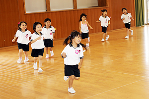 体操教室　がんばったね　　ばら