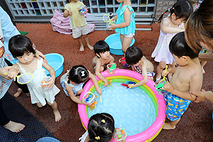 7月生まれの誕生会　金魚すくい　ひよこ