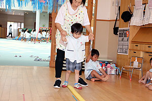 ボール運びリレー　きりん