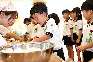 年長お泊り保育１・野菜切り体験