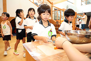 年長お泊り保育１・野菜切り体験