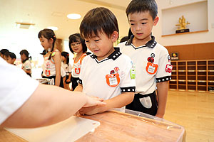 年長お泊り保育１・野菜切り体験