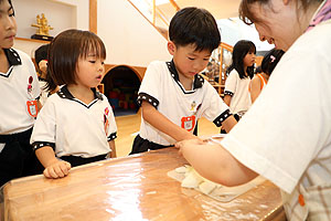 年長お泊り保育１・野菜切り体験