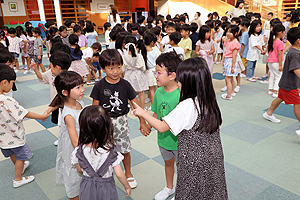 年長お泊り保育　ふれあい遊び・ラジオ体操　