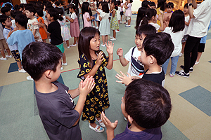 年長お泊り保育　ふれあい遊び・ラジオ体操　