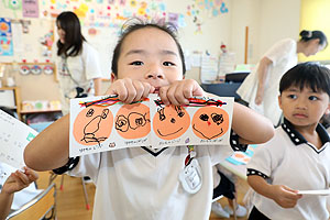 敬老の日のハガキの制作　ばら・すみれ・たんぽぽ