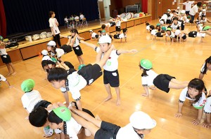 組体操・バルーン活動がんばっています！　A・B　NO.1