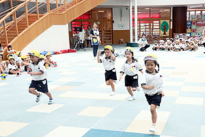 運動会の活動　かけっこ　年中組