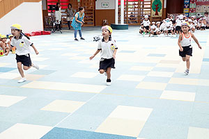 運動会の活動　かけっこ　年中組