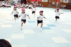 運動会の活動　かけっこ　年中組