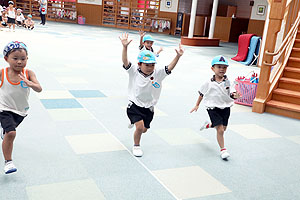 運動会の活動　かけっこ　年中組