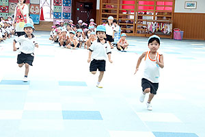 運動会の活動　かけっこ　年中組