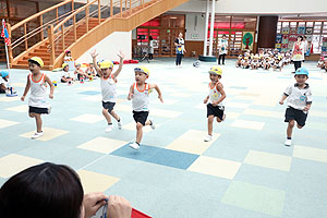 運動会の活動　かけっこ　年中組