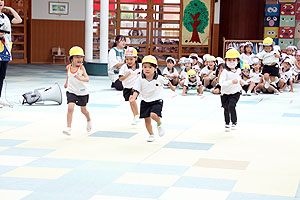 運動会の活動　かけっこ　年中組