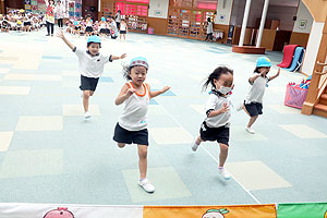 運動会の活動　かけっこ　年中組