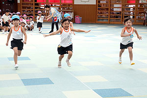 運動会の活動　かけっこ　年中組