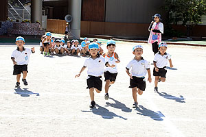 運動会のかけっこ活動　年中組