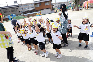 運動会予行が行われました　かけっこ　年少組