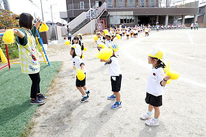 運動会予行が行われました　リズム　年少組