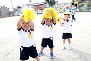 運動会予行が行われました　リズム　年少組