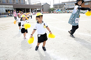運動会予行が行われました　リズム　年少組