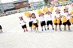 運動会予行が行われました　リズム　年少組