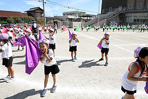 運動会予行が行われました　リズム　年中組