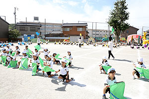 運動会予行が行われました　リズム　年中組