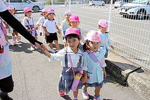 お散歩楽しかったね！　うさぎ・ばら