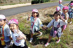 お散歩楽しかったね！　うさぎ・ばら