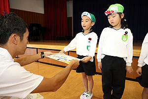 運動会の表彰式　　年長組