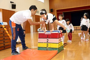 体操教室　跳び箱にチャレンジ‼　E