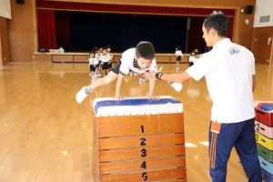 体操教室　跳び箱にチャレンジ‼　E