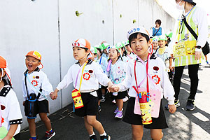 お散歩楽しかったね　きりん・ことり