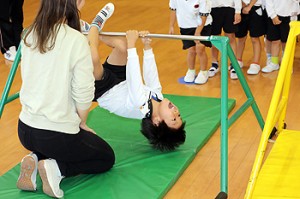 体操教室　鉄棒がんばったね‼　すみれ