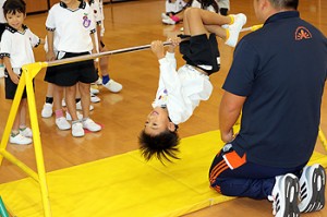 体操教室　鉄棒がんばったね‼　すみれ